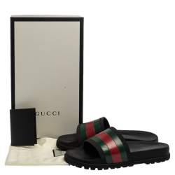 مملوكة مسبقًا حذاء سلايدز غوتشى فلات تفاصيل ويب مطاط أسود مقاس40 