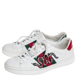 مملوكة مسبقًا حذاء رياضي غوتشي جلد نقشة الثعبان أبيض مقاس 39.5