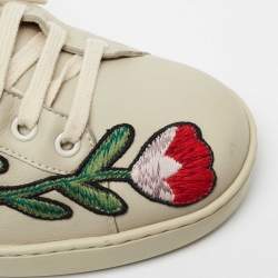 مملوكة مسبقًا حذاء رياضي غوتشي أيس جلد أبيض عنق منخفض مطرز زهور مقاس 43.5