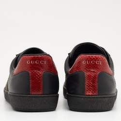 مملوكة مسبقًا حذاء رياضي غوتشي إيس جلد أسود مزين بشريط ويب عنق منخفض مقاس 44.5