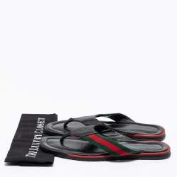 مملوكة مسبقًا صندل غوتشي بإصبع فلات جلد جي جي أسود مزين بشريط ويب مقاس 43.5