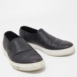 مملوكة مسبقًا Gucci Black Microguccissima Leather Slip-On Sneakers Size 46.5