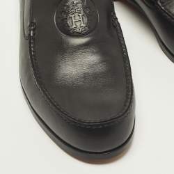 مملوكة مسبقًا Hermes Size 42.5 Black Leather Logo Embossed Loafers
