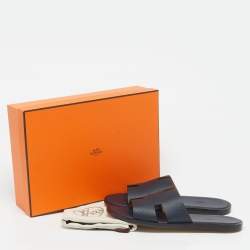 مملوكة مسبقًا Hermès Izmir Size 43.5 Navy Blue Leather Flat Slides