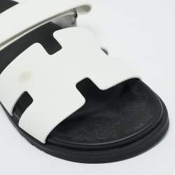 مملوكة مسبقًا صندل هيرمس كيبر جلد أبيض مقاس 43