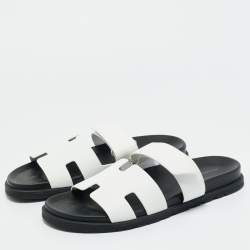 مملوكة مسبقًا صندل هيرمس كيبر جلد أبيض مقاس 43