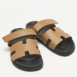 مملوكة مسبقًا Hermès Brown Leather Chypre Sandals Size 43.5