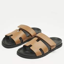 مملوكة مسبقًا Hermès Brown Leather Chypre Sandals Size 43.5