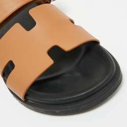 مملوكة مسبقًا Hermes Chypre Size 42.5 Brown Leather Flat Sandals