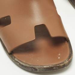 مملوكة مسبقًا Hermes Izmir Size 44 Brown Leather Flat Slide Sandals