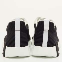 مملوكة مسبقًا حذاء رياضي هيرميس باونسينغ شبكي وزخرفي أسود/أبيض مائل مقاس 42