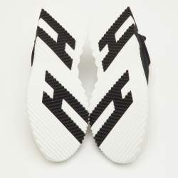 مملوكة مسبقًا حذاء رياضي هيرميس باونسينغ شبكي وزخرفي أسود/أبيض مائل مقاس 42