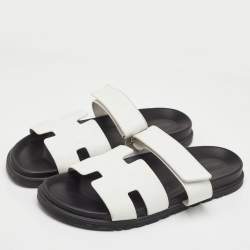 مملوكة مسبقًا صندل شبرد جلد أبيض هيرمس فلات  مقاس 43