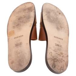 Pre Owned Hermes Two Tone Leather Izmir Flat Slides Size 42.5