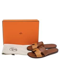 Pre Owned Hermes Two Tone Leather Izmir Flat Slides Size 42.5