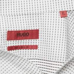 مملوكة مسبقًا قميص هوغو بوس ذو علامة حمراء أبيض بنسيج مميز ضيق جداً مقاس كبير جداً (إكسترا لارج)