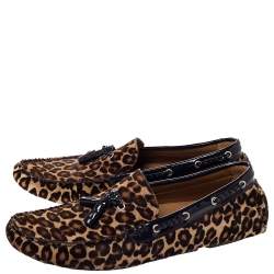 مملوكة مسبقًا حذاء لوفرز جيمي تشو فرو نقشة الفهد بني وجلد لامع بشراشيب سليب أون مقاس 45