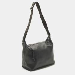 مملوكة مسبقًا Loewe Cubi Medium Black Leather Crossbody Bag
