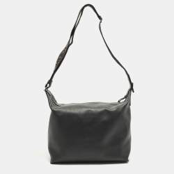 مملوكة مسبقًا Loewe Cubi Medium Black Leather Crossbody Bag