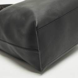 مملوكة مسبقًا Loewe Cubi Medium Black Leather Crossbody Bag