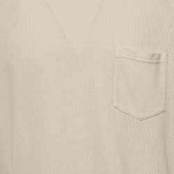 مملوكة مسبقًا تِي شيرت لورو بيانا بيكيه كريمي بجيب رقعة مقاس كبير جداً - إكسترا لارج