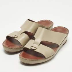 مملوكة مسبقًا صندل جديد بإبزيم من الجلد البني من لورو بيانا مقاس 44