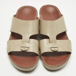 مملوكة مسبقًا صندل جديد بإبزيم من الجلد البني من لورو بيانا مقاس 44