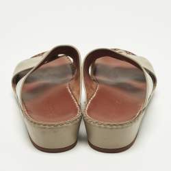 مملوكة مسبقًا صندل جديد بإبزيم من الجلد البني من لورو بيانا مقاس 44