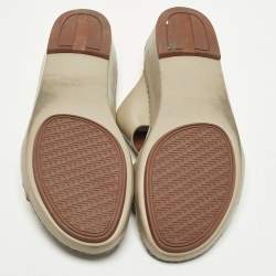 مملوكة مسبقًا صندل جديد بإبزيم من الجلد البني من لورو بيانا مقاس 44