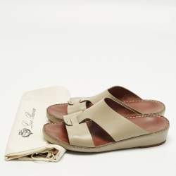 مملوكة مسبقًا صندل جديد بإبزيم من الجلد البني من لورو بيانا مقاس 44