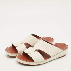 Pre Owned صندل جديد بإبزيم من الجلد البني من لورو بيانا مقاس 44