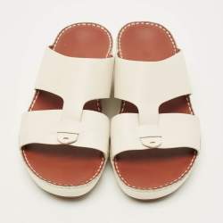 Pre Owned صندل جديد بإبزيم من الجلد البني من لورو بيانا مقاس 44