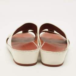 Pre Owned صندل جديد بإبزيم من الجلد البني من لورو بيانا مقاس 44