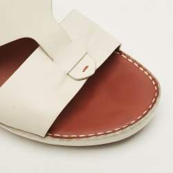 Pre Owned صندل جديد بإبزيم من الجلد البني من لورو بيانا مقاس 44