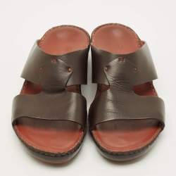 Pre Owned صندل جديد بإبزيم من الجلد البني من لورو بيانا مقاس 44