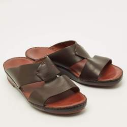 Pre Owned صندل جديد بإبزيم من الجلد البني من لورو بيانا مقاس 44