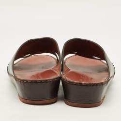 Pre Owned صندل جديد بإبزيم من الجلد البني من لورو بيانا مقاس 44