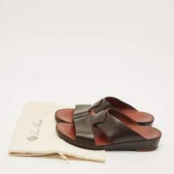 Pre Owned صندل جديد بإبزيم من الجلد البني من لورو بيانا مقاس 44