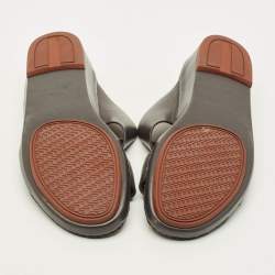 Pre Owned صندل جديد بإبزيم من الجلد البني من لورو بيانا مقاس 44