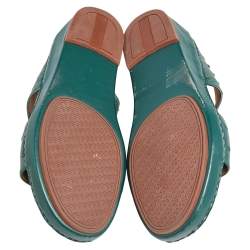 Pre Owned ص�ندل لورو بيانا سليب أون جلد نعام أخضر مقاس 44