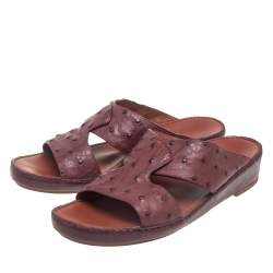 Pre Owned صندل لورو بيانا سليب أون جلد نعام عنابي مقاس 44