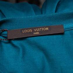 مملوكة مسبقًا تي شيرت لوي فيتون رقبة مستديرة تفاصيل رقعة قطن أزرق مخضر مقاس صغير جدا