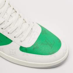 مملوكة مسبقًا Louis Vuitton White/Green Leather and Monogram Canvas Rivoli Low-Top Sneakers Size 42.5
