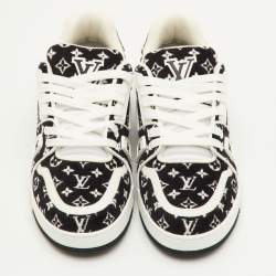 مملوكة مسبقًا حذاء رياضي لويس فيتون LV ترينر جلد ومخمل مونوغرام أسود/أبيض مقاس 41