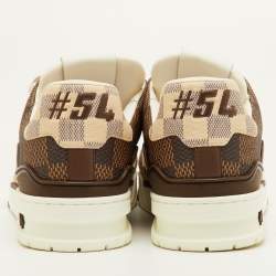 مملوكة مسبقًا حذاء رياضي لويس فويتون LV مدرب جلد داميه وبنّي/أبيض مُغبر مغلف قماش مقاس 41.5