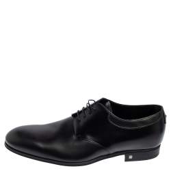 مملوكة مسبقًا حذاء دربي لوي فيتون أربطة جلد أسود مقاس 42.5