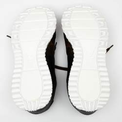مملوكة مسبقًا Louis Vuitton Tri-Color Monogram Canvas Run Away Sneakers Size 39