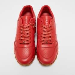 مملوكة مسبقًا حذاء رياضي لوي فيتون وسوبريم ران أوي جلد أحمر عنق منخفض مقاس 42