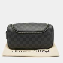 مملوكة مسبقًا Louis Vuitton Damier Graphite Canvas Toiletry Pouch