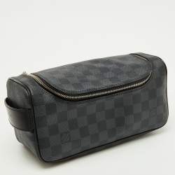 مملوكة مسبقًا Louis Vuitton Damier Graphite Canvas Toiletry Pouch